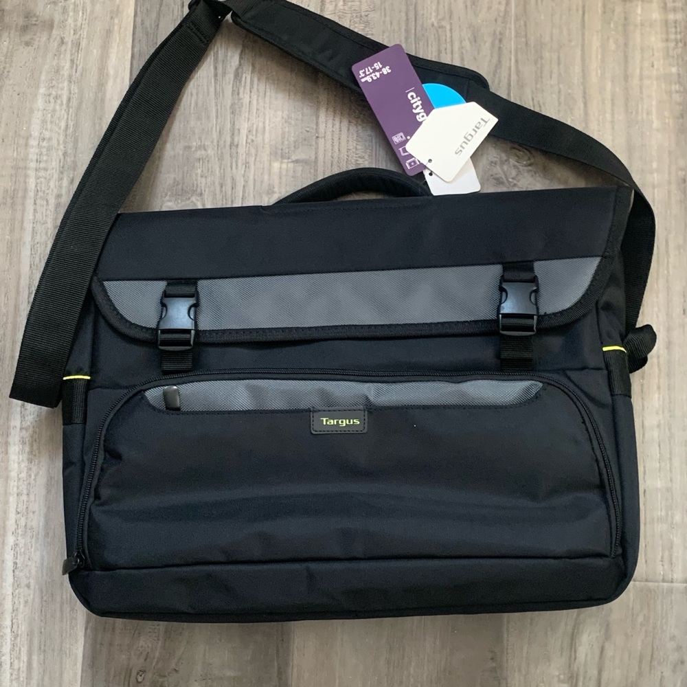 Targus TCG270-90 City Gear Messenger Laptop Bag.